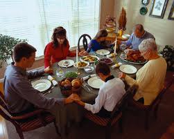 family praying at dinner
